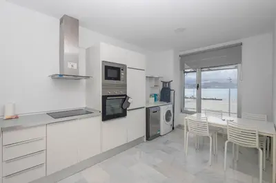 Una cocina o zona de cocina en Bright Flat - Beachfront Las Canteras