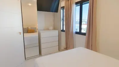 Cama o camas de una habitación en Apartment with view just steps from the beach