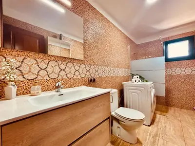 Un baño de Click&Guest - Tropical Horizon Escape in Maspalomas