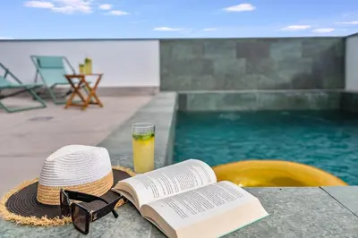 Piscina en o cerca de Villa Aurea, Piscina privada, Solárium, Vistas