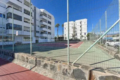 Instalaciones para jugar a tenis o squash en Modern Iguazu Apartment o alrededores