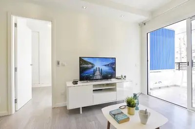 Una televisión o centro de entretenimiento en Modern Iguazu Apartment