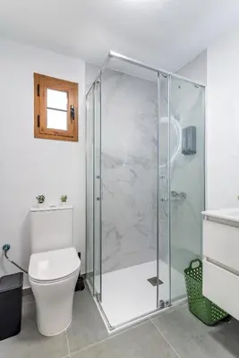 Un baño de Home2Book Country Stay with Terrace BBQ