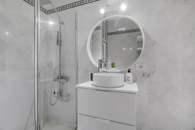 Un baño de Leo's House Las Canteras 1BR