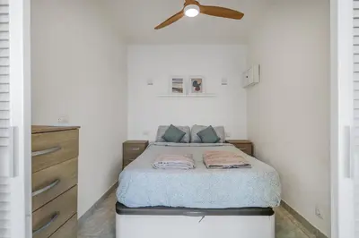 Cama o camas de una habitación en Leo's House Las Canteras 1BR