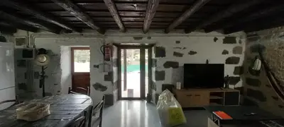 Una televisión o centro de entretenimiento en Jesús del Monte