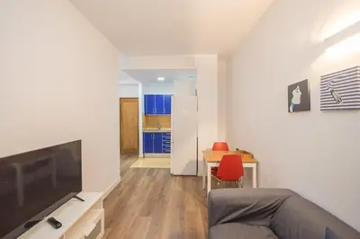 Una televisión o centro de entretenimiento en GuestReady - Rosamar Apartments