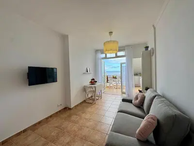 Una televisión o centro de entretenimiento en Canteras Ocean View
