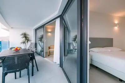Cama o camas de una habitación en Blue Balcony Suites by Airnest
