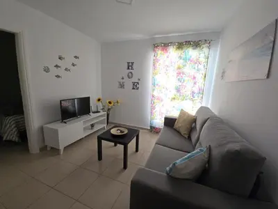 Una televisión o centro de entretenimiento en Costa Alegre II