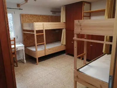 Plano de Bett 1 im Männer 4-Bettzimmer NUR Männer ONLY Men SOLO hombres