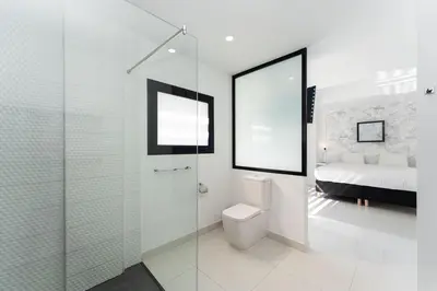 Un baño de Villa Art & Design Tauro pool Wi-Fi BBQ