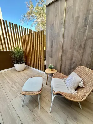 Un balcón o terraza de New and cozy apartment next to the beach