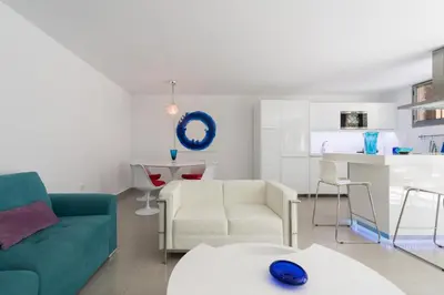 Una cocina o zona de cocina en Grand Appartement Bungalow de Luxe avec Patio
