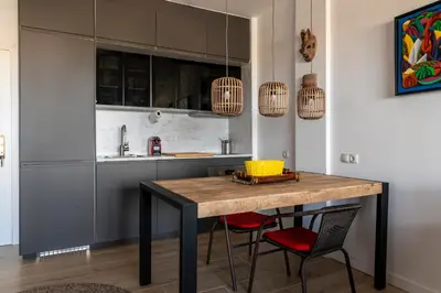 Una cocina o zona de cocina en Renovated apartment close to Yumbo