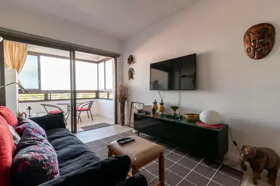 Una televisión o centro de entretenimiento en Renovated apartment close to Yumbo