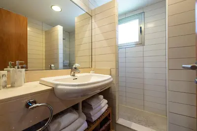 Un baño de Premium House with Private Heated Pool and Bbq