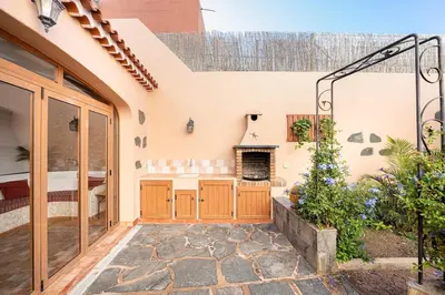 Un patio o zona al aire libre en Canary Holiday Mondragon House
