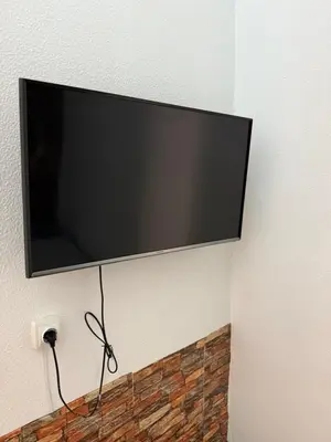 Una televisión o centro de entretenimiento en Rooms La Laja 3