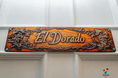 Certificado, premio, señal o documento que está expuesto en El Dorado