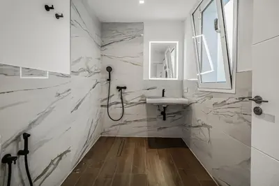 Un baño de Taliarte Clavellinas