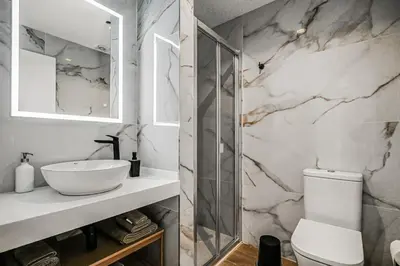 Un baño de Taliarte Clavellinas