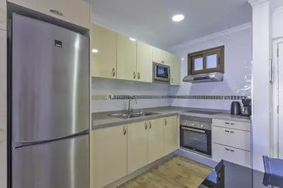 Una cocina o zona de cocina en Apartamento Puerto feliz 3 Serenity