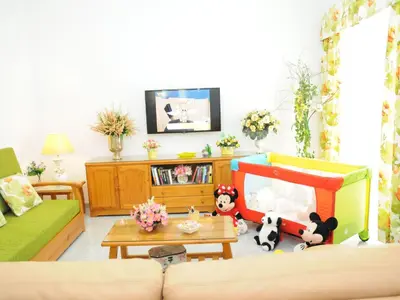 Una televisión o centro de entretenimiento en Apartment Geräumige Wohnung by Interhome