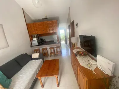 Una televisión o centro de entretenimiento en Fantástico Bungalow Santa Clara