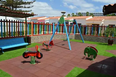 Zona de juegos infantil en Fantástico Bungalow Santa Clara