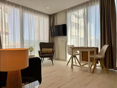 Una televisión o centro de entretenimiento en Aquamarine Beach by SunHousesCanarias