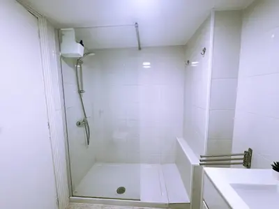 Un baño de Tropical Terraza a la Piscina