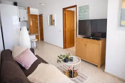 Una televisión o centro de entretenimiento en Puerto Feliz Sunset Apartment Sea View with Pool, Terrace, Long Stay 30 Days Special Offer