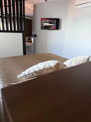 Una televisión o centro de entretenimiento en Apartamento Luxury a pie de playa