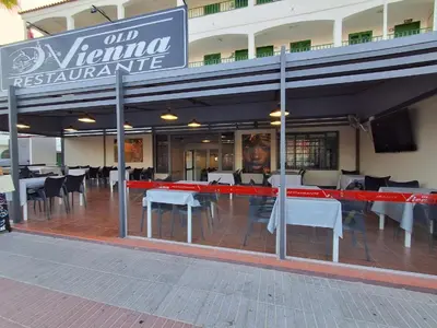 Un restaurante o sitio para comer en Las Faluas by Youroom
