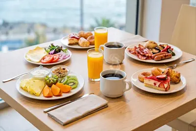 Comida en o cerca de este apartahotel
