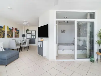 Una televisión o centro de entretenimiento en Apartment Casa LEX by Interhome