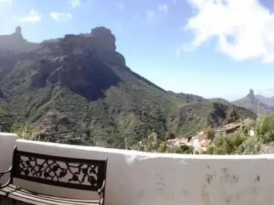 Vista general de una montaña o vista desde la casa o chalet