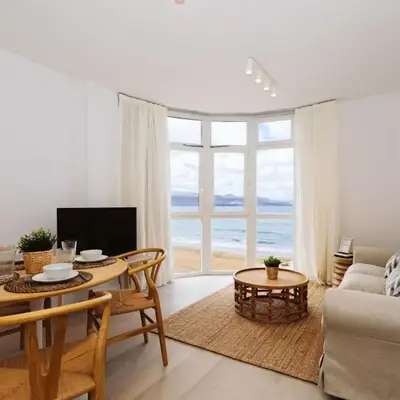 Beachfront apartment in Las Canteras S4