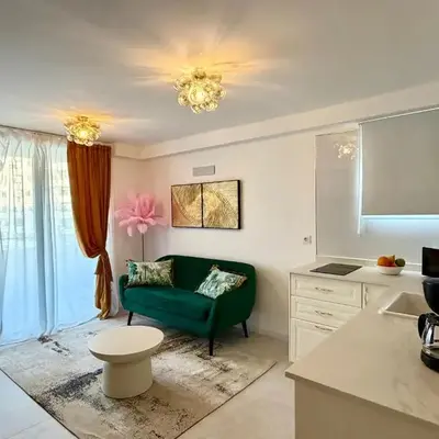 The golden cage 1 bedroom Apt with pool