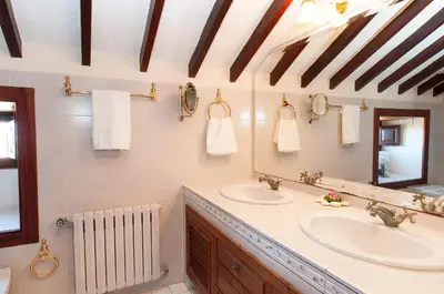 Un baño de Mansion Bandama by VillaGranCanaria