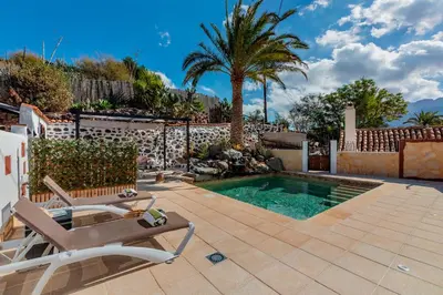 Piscina en o cerca de Las Casas de la Rueda - El Patio