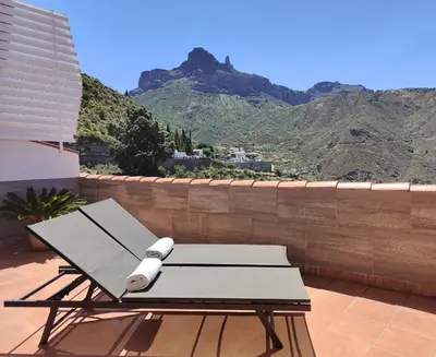 Vista general de una montaña o vista desde la casa o chalet