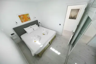 Cama o camas de una habitación en Atlantic Sun Beach - Gay Men Only