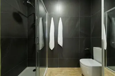 Un baño de Suites Garden Loft Andy Warhol