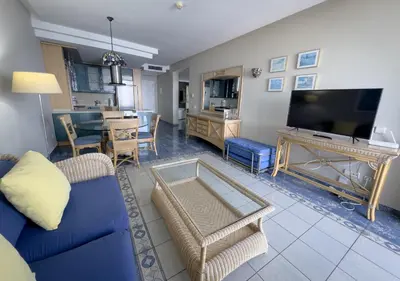 Una televisión o centro de entretenimiento en Holiday Club Jardin Amadores