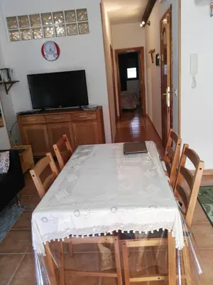 Una televisión o centro de entretenimiento en Apartamentos el Motor Tejeda