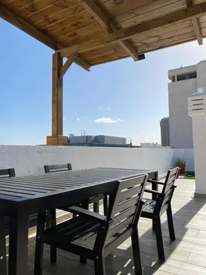 Un balcón o terraza de Holiday Home & Rooftop Lounge