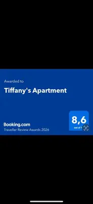 Certificado, premio, señal o documento que está expuesto en Tiffany's Apartment