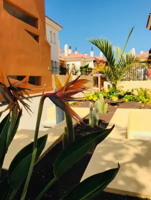 Jardín al aire libre en Selena Luxury Monte Carrera